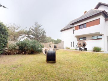 Venta - Casa de 8 ambientes en Pinamar - 100m del mar