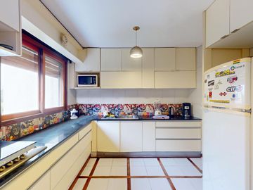 Venta - Casa de 8 ambientes en Pinamar - 100m del mar