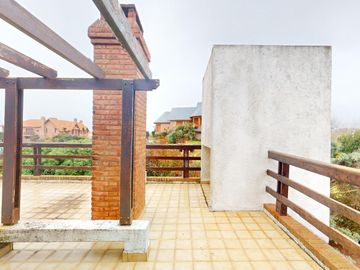 Venta - Casa de 8 ambientes en Pinamar - 100m del mar