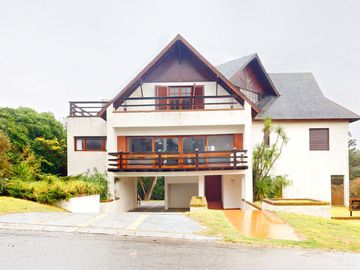 Venta - Casa de 8 ambientes en Pinamar - 100m del mar