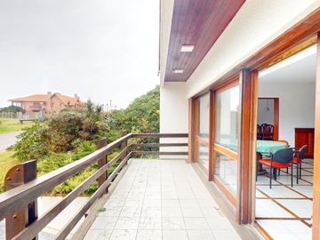 Venta - Casa de 8 ambientes en Pinamar - 100m del mar