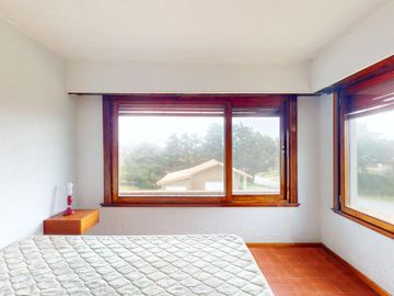Venta - Casa de 8 ambientes en Pinamar - 100m del mar