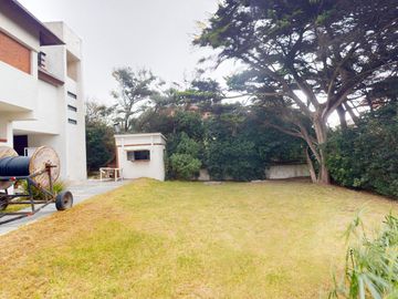 Venta - Casa de 8 ambientes en Pinamar - 100m del mar