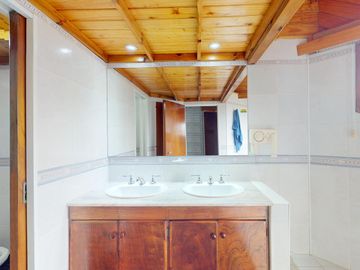 Venta - Casa de 8 ambientes en Pinamar - 100m del mar
