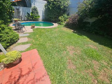 Casa en  2 plantas can parque y pileta