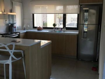 Casa en venta - 3 Dormitorios 3 Baños - Cocheras - 833Mts2 - Alsina