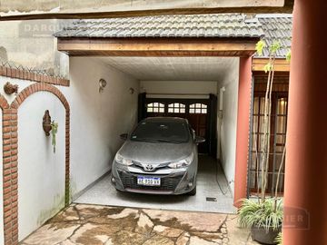CASA EN ADROGUE