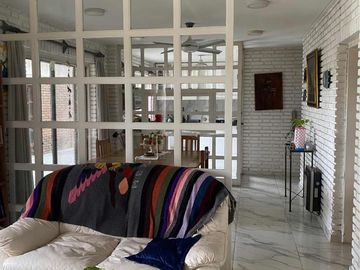 Casa en venta - 6 Dormitorios 5 Baños - Cocheras - San Miguel