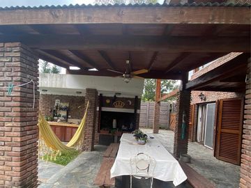 Casa en venta - 6 Dormitorios 5 Baños - Cocheras - San Miguel
