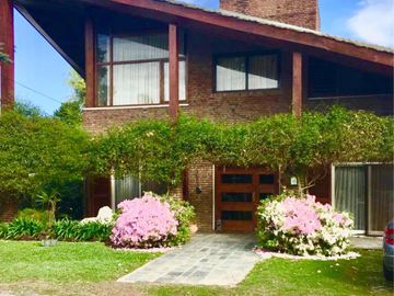 Casa en venta - 6 Dormitorios 5 Baños - Cocheras - San Miguel
