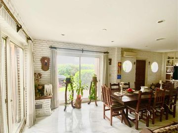 Casa en venta - 6 Dormitorios 5 Baños - Cocheras - San Miguel