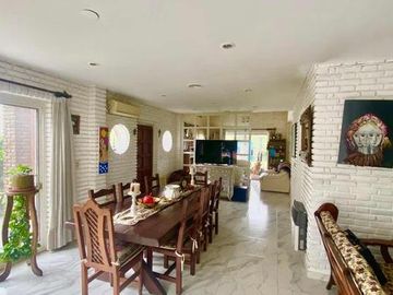 Casa en venta - 6 Dormitorios 5 Baños - Cocheras - San Miguel