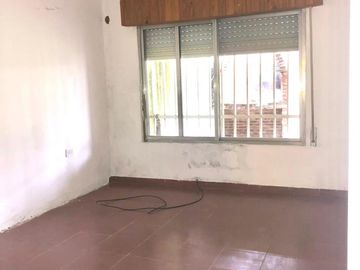 Casa en venta 1 dormitorio + comodín y cochera doble