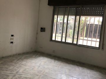 Casa en venta 1 dormitorio + comodín y cochera doble