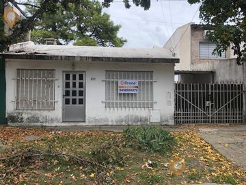 Casa en venta 1 dormitorio + comodín y cochera doble