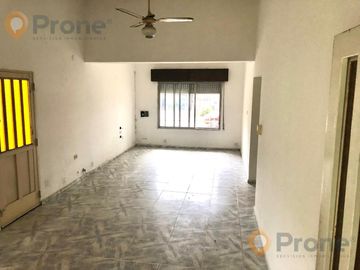 Casa en venta 1 dormitorio + comodín y cochera doble