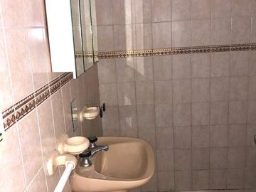 Casa en venta 1 dormitorio + comodín y cochera doble