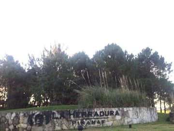 Pinamar, vendo casa en barrio cerrado La Herradura