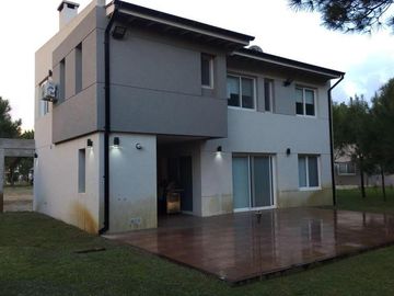 Pinamar, vendo casa en barrio cerrado La Herradura