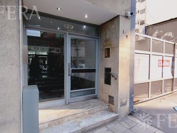Venta departamento 3 ambientes con balcón en Avellaneda