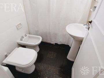Venta departamento 3 ambientes con balcón en Avellaneda
