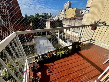 Mb depto 4 amb con balcón al c/frente- Muy luminoso - Exc ubicación en Caballito, a mts Subte