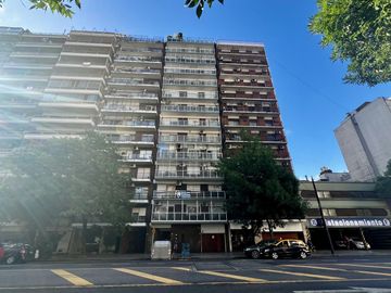 Mb depto 4 amb con balcón al c/frente- Muy luminoso - Exc ubicación en Caballito, a mts Subte