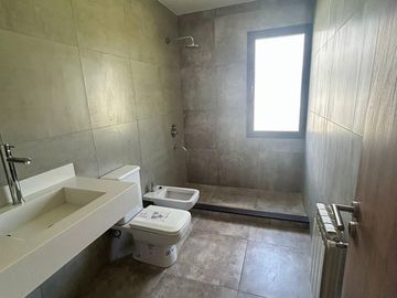 Venta moderna casa 3 dormitorios en La Rinconada, Ibarlucea!!