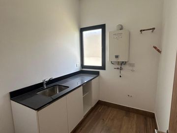 Venta moderna casa 3 dormitorios en La Rinconada, Ibarlucea!!