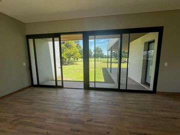 Venta moderna casa 3 dormitorios en La Rinconada, Ibarlucea!!