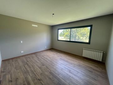 Venta moderna casa 3 dormitorios en La Rinconada, Ibarlucea!!