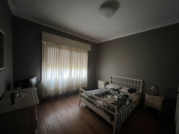 Casa de tres ambientes con jardin a la venta en Quilmes