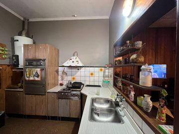 Casa de tres ambientes con jardin a la venta en Quilmes