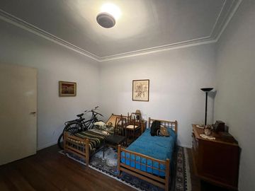 Casa de tres ambientes con jardin a la venta en Quilmes