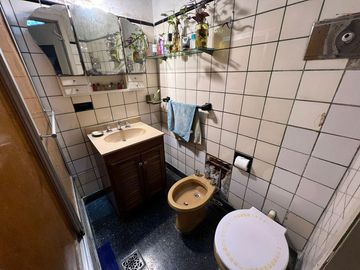 Casa de tres ambientes con jardin a la venta en Quilmes