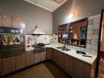 Casa de tres ambientes con jardin a la venta en Quilmes