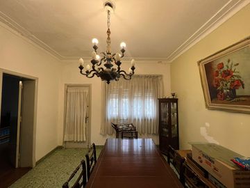 Casa de tres ambientes con jardin a la venta en Quilmes