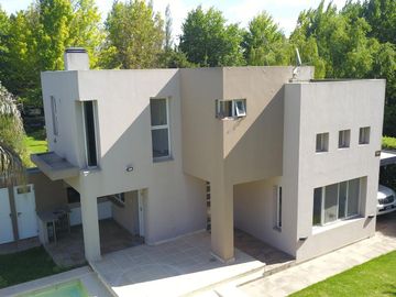 EN VENTA - Casa 3 Dormitorios - Barrio Privado Sol Paraná, Pueblo Esther