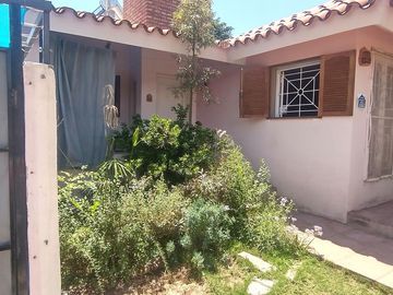 RESERVADA! - Ideal Inversor - Casa 2 dormitorios    Depto independiente - Villa Giardino - Córdoba