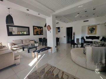 Casa en venta - 4 Dormitorios 5 Baños - Cocheras - 1.200Mts2 - Pilar