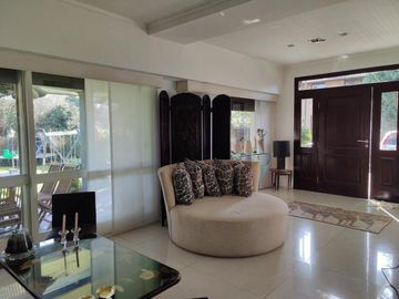 Casa en venta - 4 Dormitorios 5 Baños - Cocheras - 1.200Mts2 - Pilar