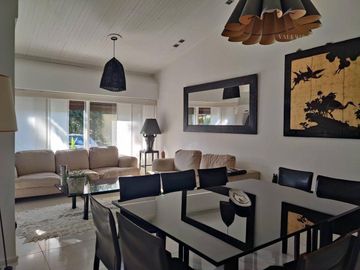 Casa en venta - 4 Dormitorios 5 Baños - Cocheras - 1.200Mts2 - Pilar