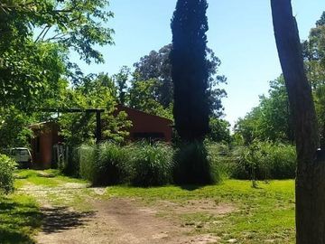 Casa en venta - 3 Dormitorios 2 Baños - Cochera - 2.880Mts2 - La Plata