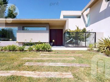 VENTA CASA  3 DORMITORIOS CAMPOS DE ROCA