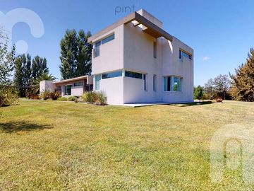 VENTA CASA  3 DORMITORIOS CAMPOS DE ROCA