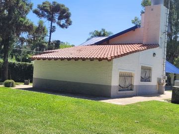Casa en venta - 4 Dormitorios 3 Baños - Cocheras - 2.700Mts2 - Virrey del Pino, La Matanza