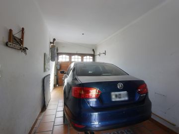 CASA 5 AMBIENTES CON FONDO Y PILETA