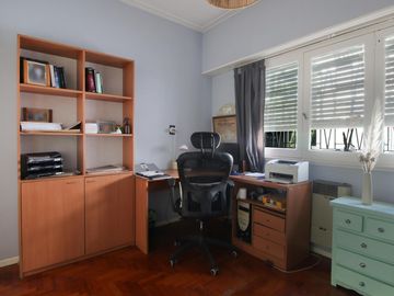 CASA 5 AMBIENTES CON FONDO Y PILETA