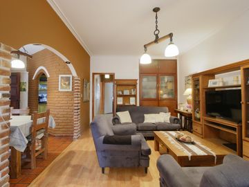CASA 5 AMBIENTES CON FONDO Y PILETA