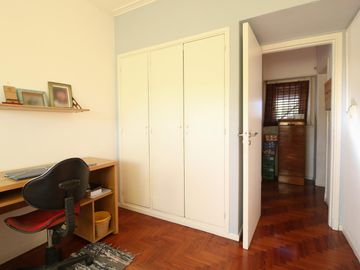 CASA 5 AMBIENTES CON FONDO Y PILETA